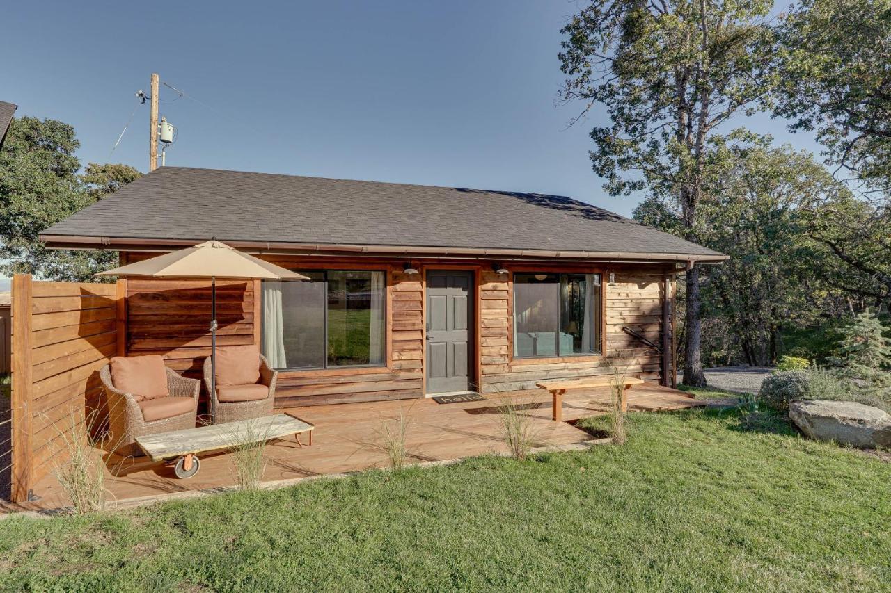 Cozy Central Point Bungalow On Working Winery! Екстер'єр фото