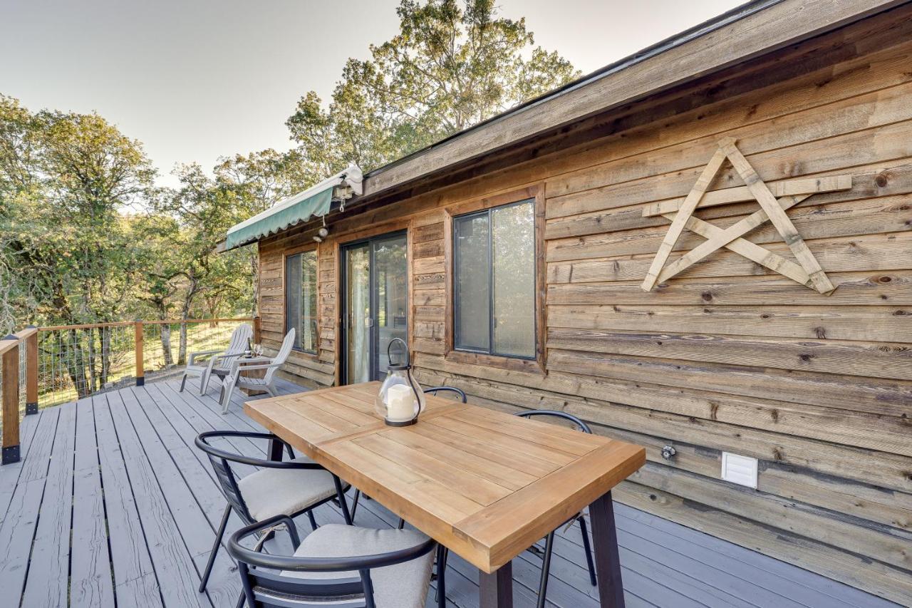 Cozy Central Point Bungalow On Working Winery! Екстер'єр фото