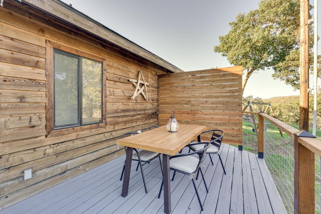 Cozy Central Point Bungalow On Working Winery! Екстер'єр фото
